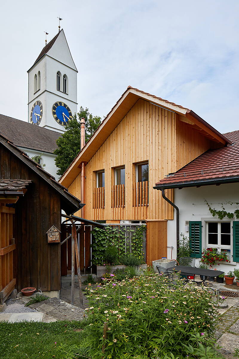 elias_leimbacher_architektur_ersatzneubau_einliegerwohnung_inventarisiert_kirche_garten_west_bretterschirm.jpg