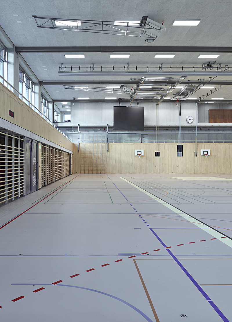 elias_leimbacher_architektur_schulhaus_neuhegi_winterthur_sporthalle_sprossenwand_screen.jpg