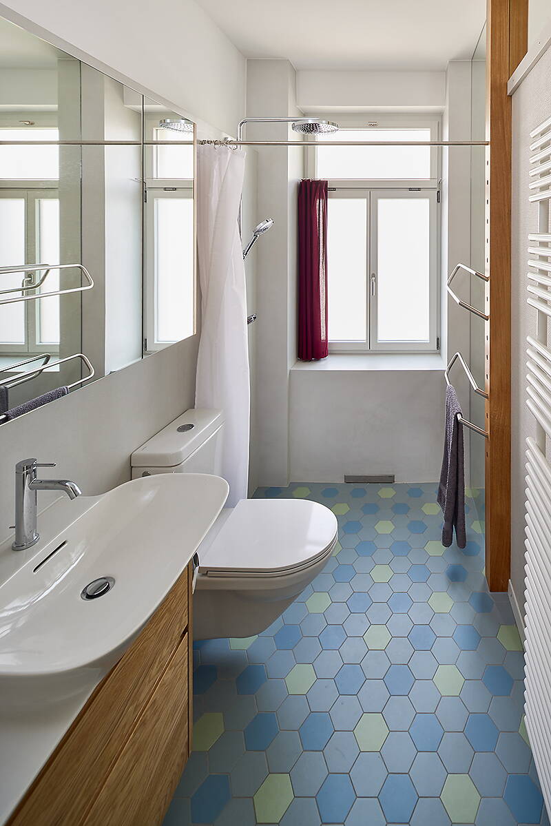 1_elias_leimbacher_architektur_bad_blau_wc-du_waschtisch_081_web.jpg 1_elias_leimbacher_architektur_bad_blau_wc-du_waschtisch_081_web.jpg