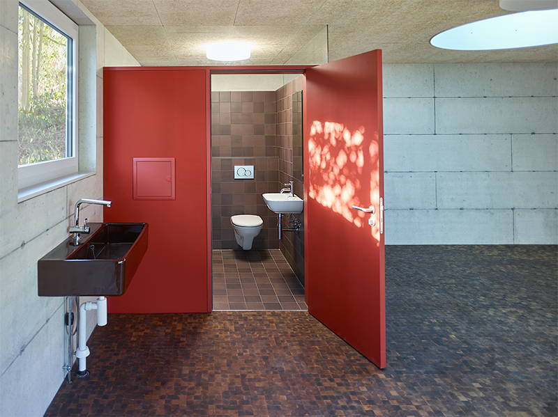 elias_leimbacher_architektur_winterthur_atelier_schulwandbrunnen_mosa_platten_dusche_wc.jpg