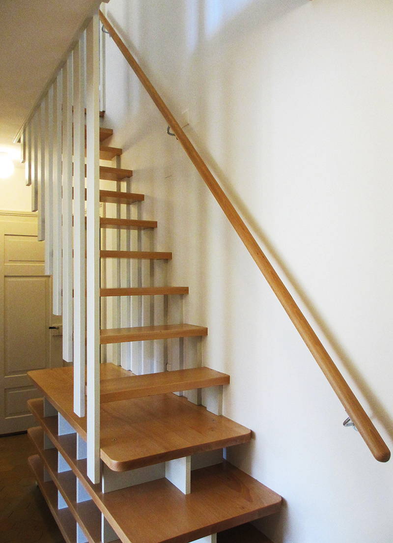 elias_leimbacher_architektur_umbau_projekt_treppe_tuer_moebel_handlauf_garderobe.jpg