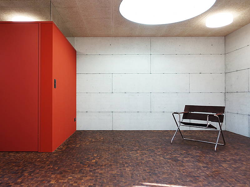 elias_leimbacher_architektur_winterthur_neubau_atelier_raschal_beton_holzpflasterung.jpg