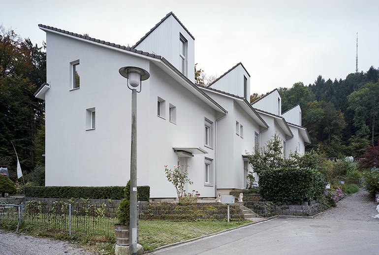 elias_leimbacher_architektur_reiheneinfamilienhaus_tannenweg_winterthur_projekt_ansicht_strasse.jpg