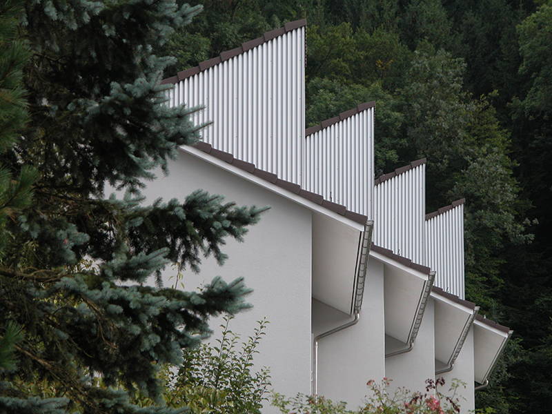 elias_leimbacher_architektur_reiheneinfamilienhaus_tannenweg_winterthur_startprojekt_lukarnen.jpg